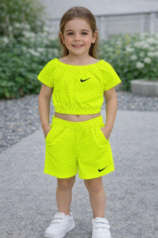 ПОСЛЕДЕН ШАНС - Спортен екип за момиче