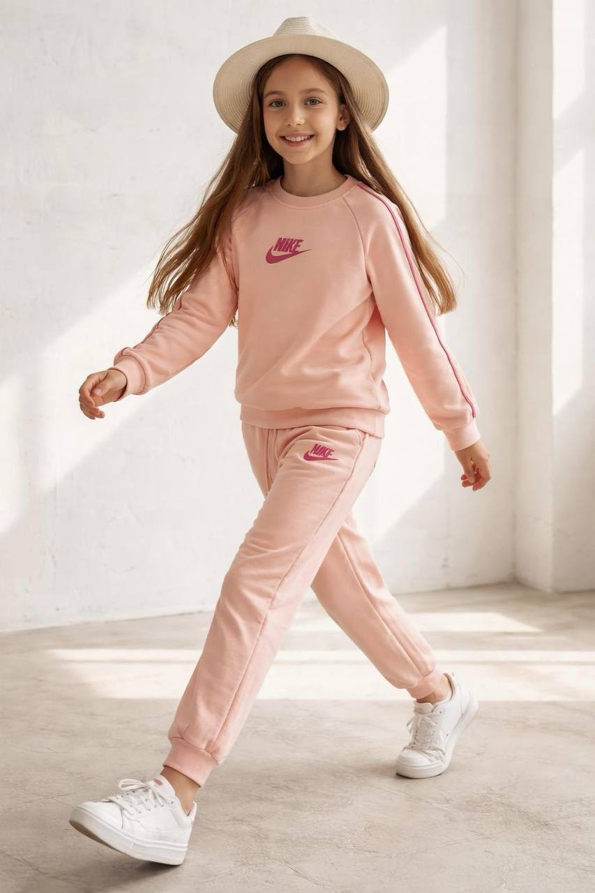 Модно попадение - спортен комплект в 2 части за момиче