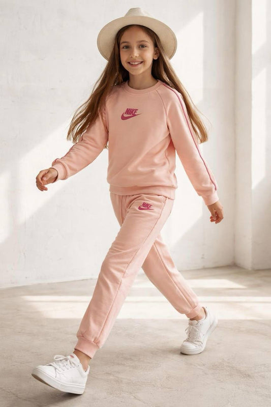 Модно попадение - спортен комплект в 2 части за момиче