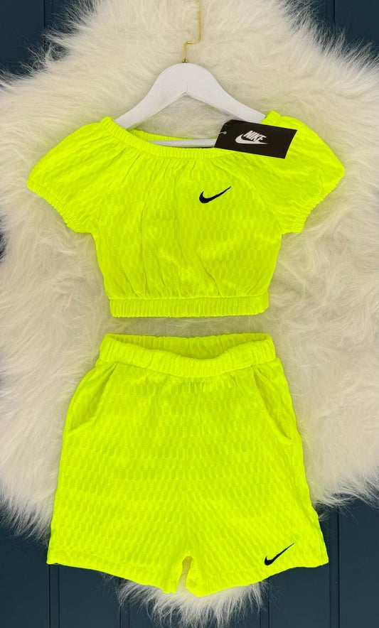 ПОСЛЕДЕН ШАНС - Спортен екип за момиче