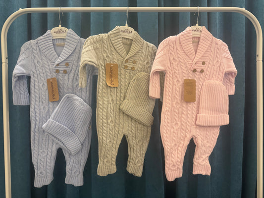 Плетен модел за бебе в 2 части