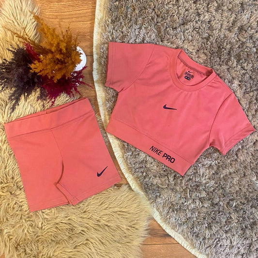 Спортен екип за момиче