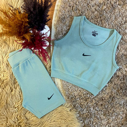 Спортен екип за момиче